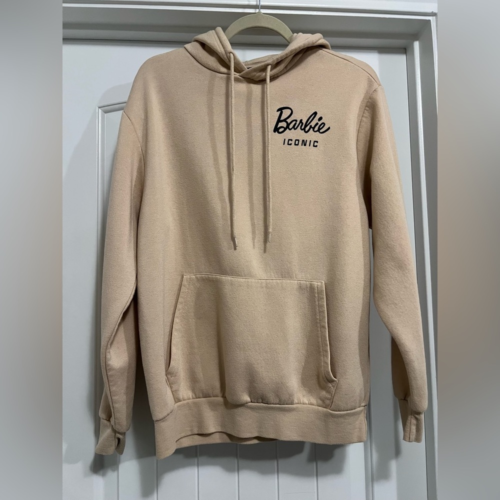 Barbie “Iconic” Beige Hoodie Graphic Sweatshirt Car Print Size Small